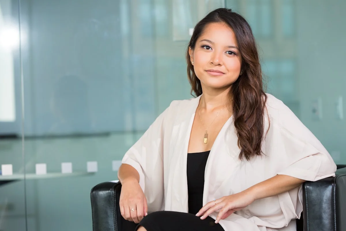 Vietnamese professional providing certified Vietnamese interpretation services in Los Angeles